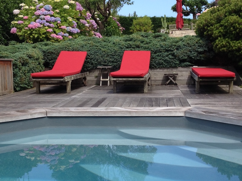 Transats de terrasse avec coussins bain de soleil sur mesure