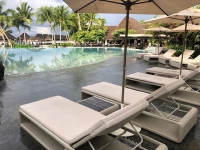 Hilton Conrad Bora Bora affiche de nouveaux coussins sur ses bains de soleil !