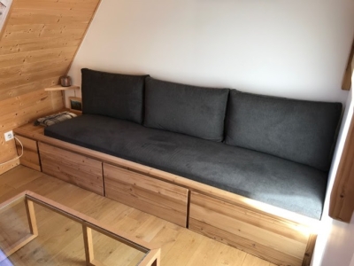 Pourquoi le coussin pour banquette est un must-have : confort, déco & durabilité